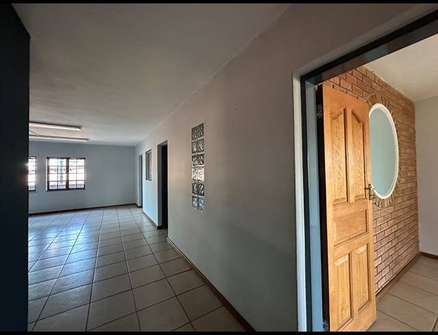 100.50M² OFFICE TO LET IN HIGHVELD